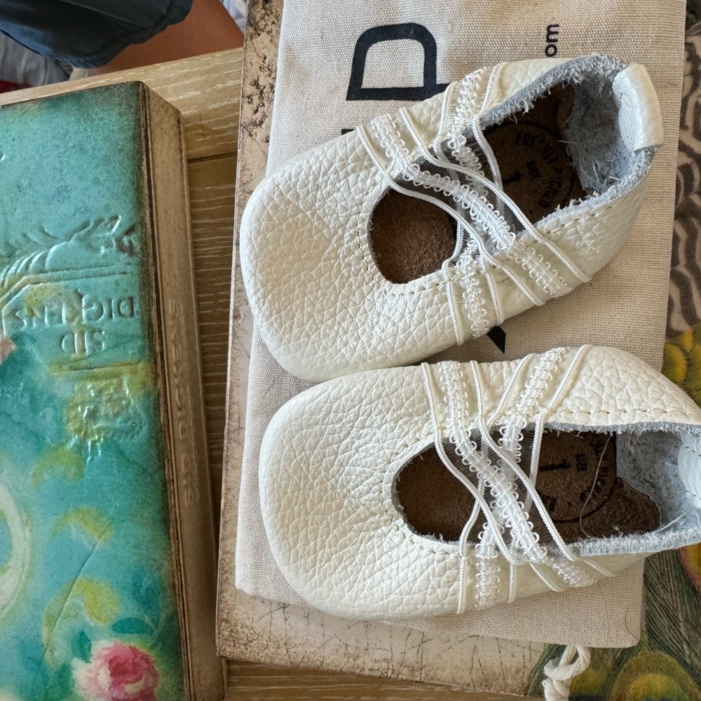 Freshly Picked ballet baby girl soft soled size 1